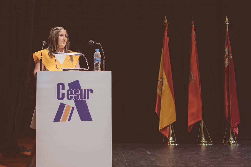 Silvia Garcia Lozano, en su discurso como representante de los alumnos y alumnas de Cesur Murcia.
